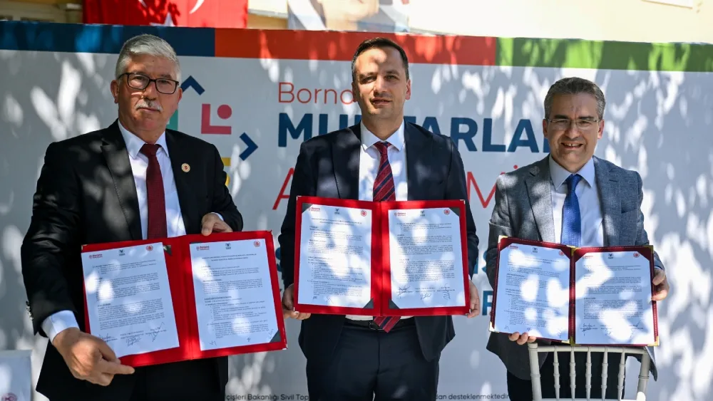 Bornova’da Muhtarlar Akademisi’nde mezuniyet heyecanı
