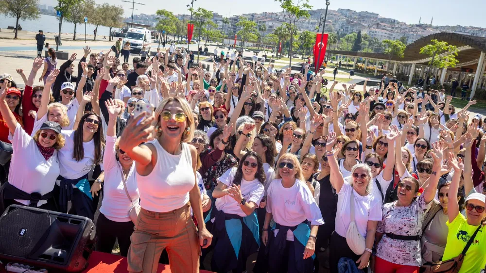 Konaklı annelerden Anneler Günü dansı