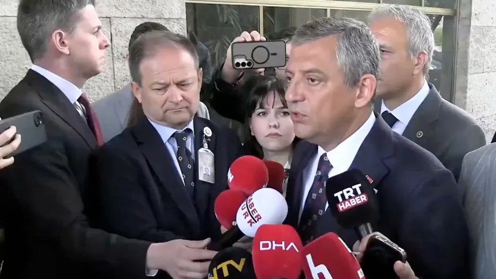 Özgür Özel: Kurultay için ilk imzalar atıldı