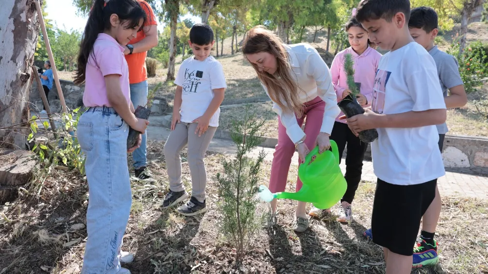 Başkan Mutlu, Konaklı miniklerle fidan dikti