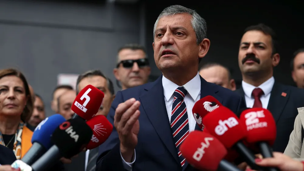 Özgür Özel’in Manisa ekibine operasyon: İki yakın isim gözaltında!