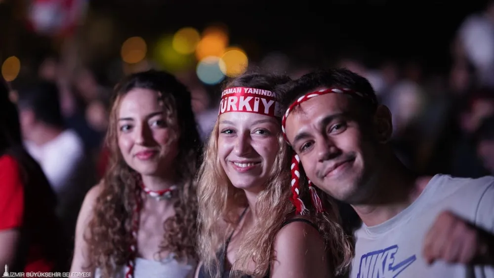 İzmir'de dünya kupası heyecanı dev ekranlarda yaşanacak
