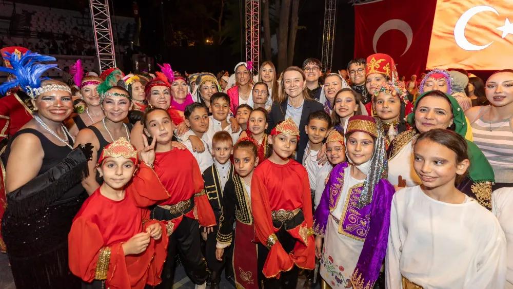 Konak’ın Halk Oyunları Şenliği 20. yıl gururu yaşattı