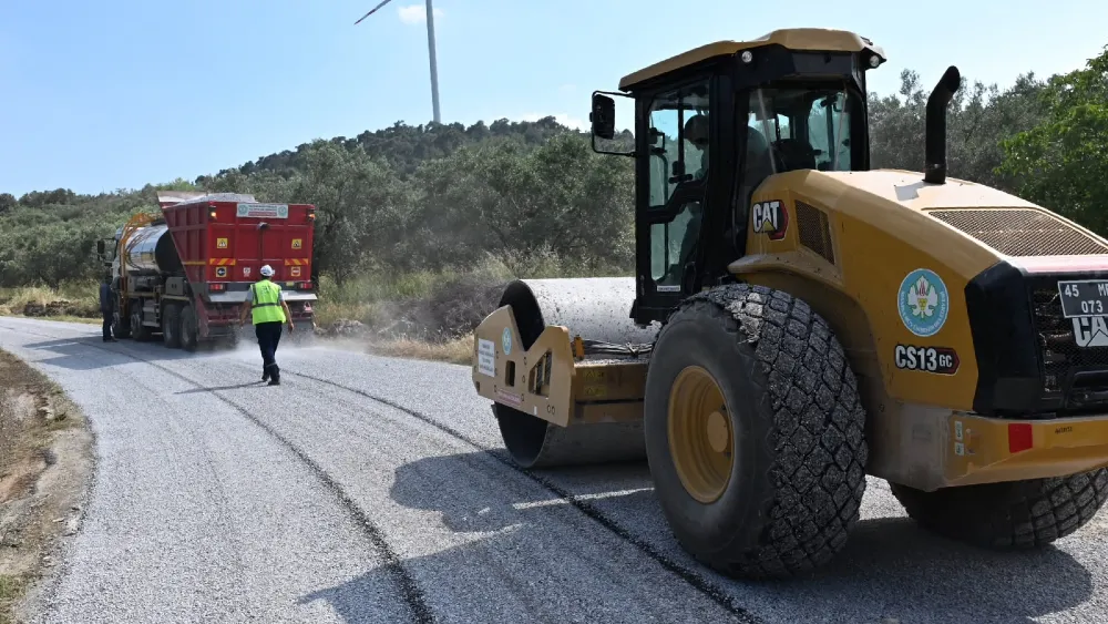 Manisa Büyükşehir Belediyesi'nden kırsal mahallelere asfalt seferberliği
