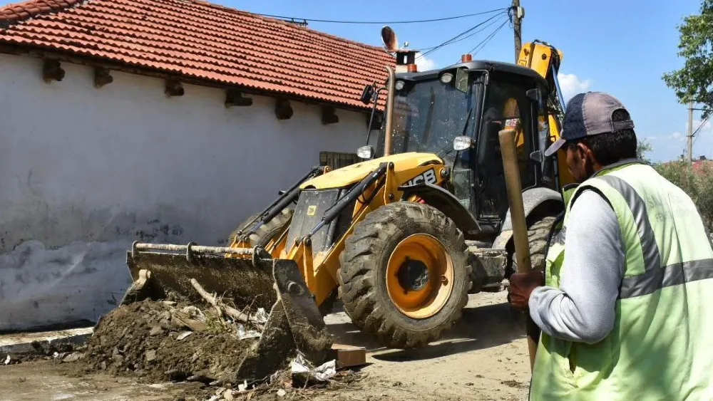 Manisa Büyükşehir Belediyesi Salihli’de yaraları sarıyor