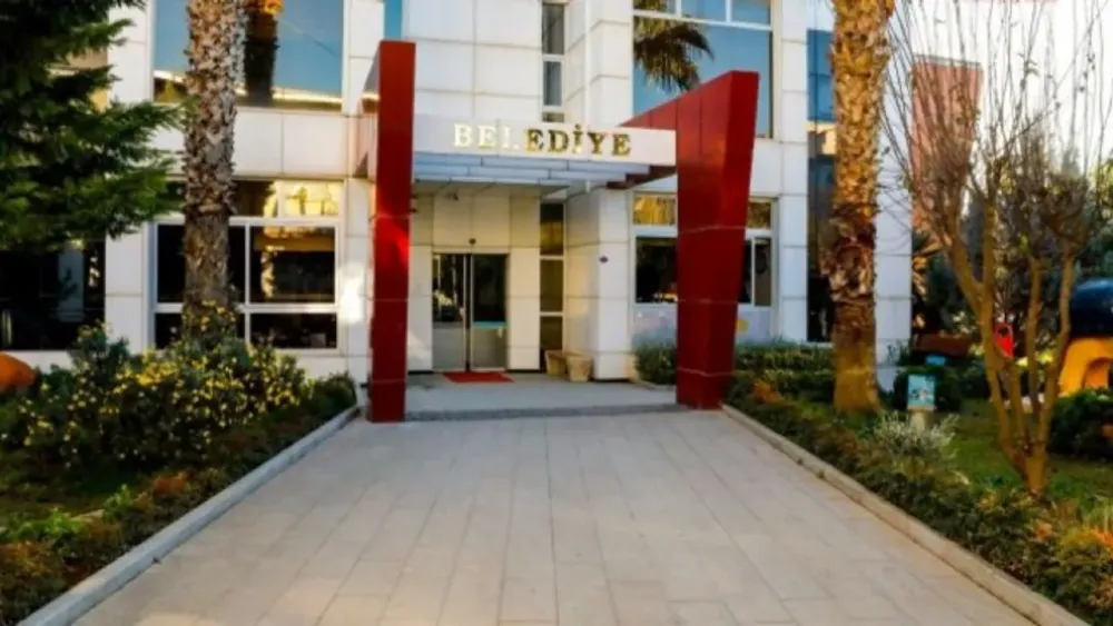 Seferihisar Belediyesi’ne şafak operasyonu!