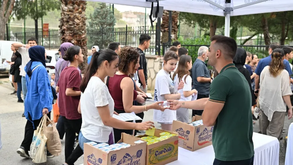 Manisa Büyükşehir, YKS Süresince Öğrencilerin Yanında..Ücretsiz Ulaşım, Ailelere ve Öğrencilere İkram Desteği