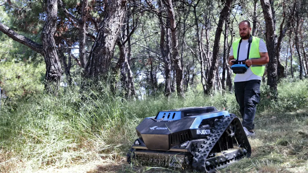 Konak’tan teknolojik adım: Ot biçme robotu sahada