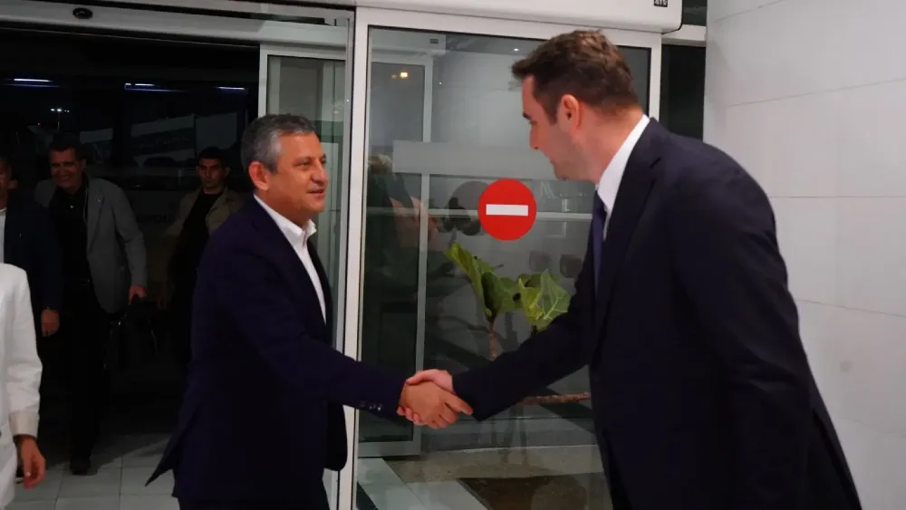 Özgür Özel, İzmir'de