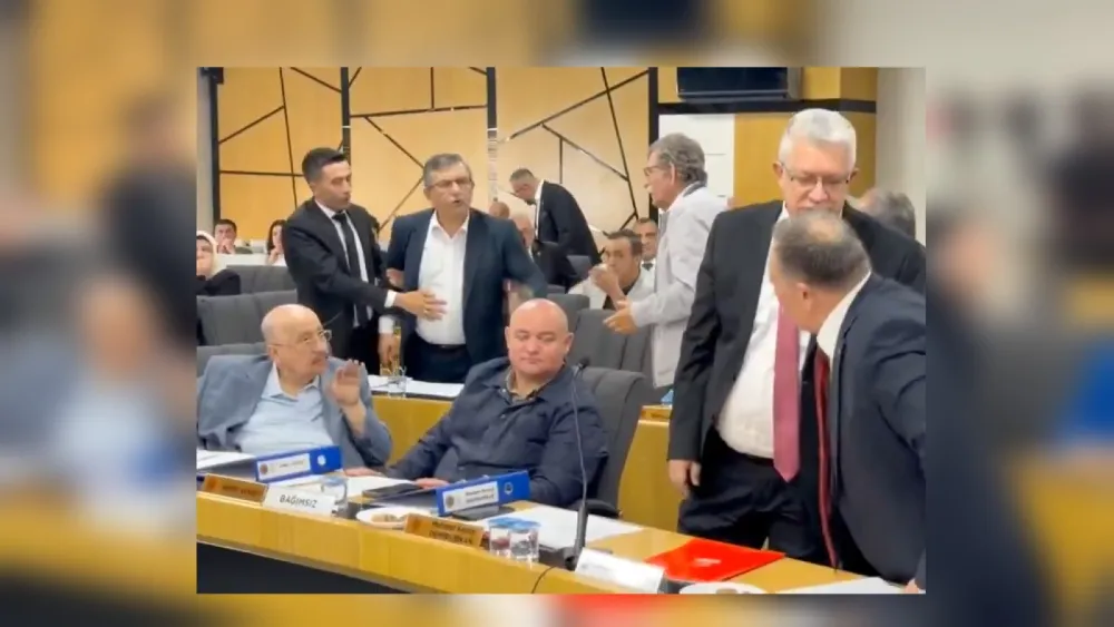 Afyonkarahisar Belediyesi'nde AK Parti'ye geçiş sonrası ilk meclis karıştı: Tartışmalar, sloganlar ve gergin anlar