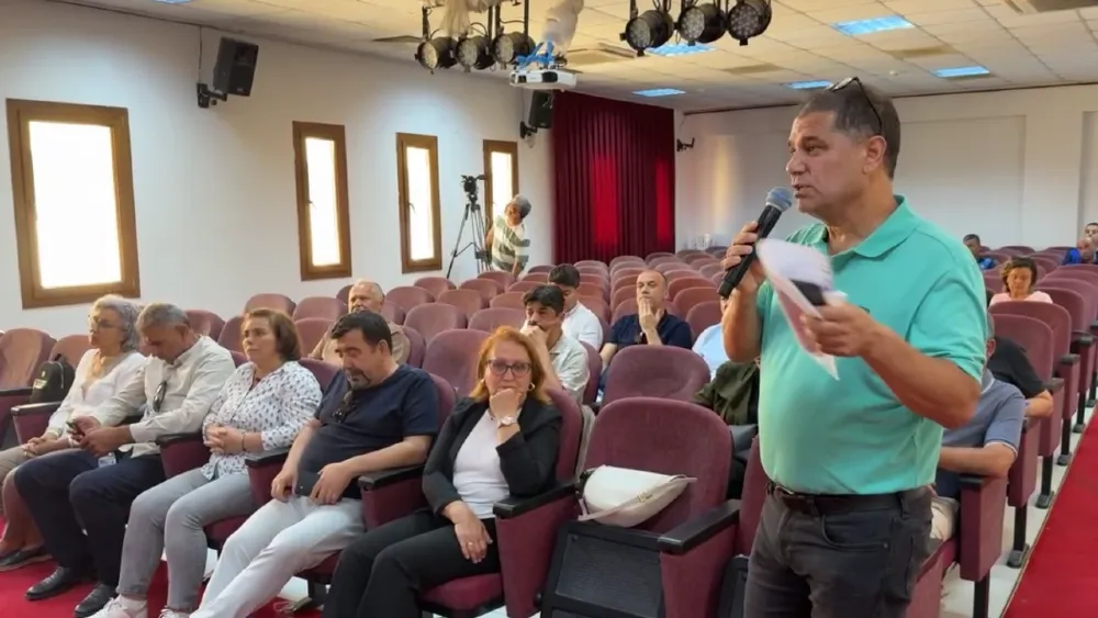 Dikili Belediye Meclisi’nde sinkaflı diyalog skandalı 