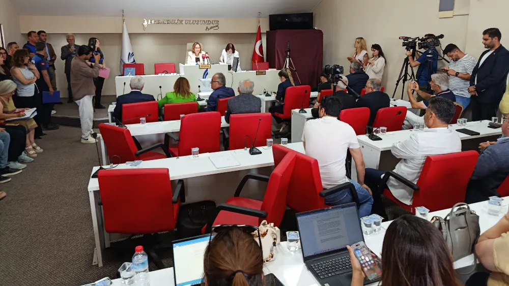 Güzelbahçe seçiminde boş oy şoku... Akın ancak ikinci turda seçildi...