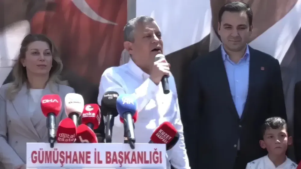 Özel‘den Böcek’in “Ferdi Zeyrek’e 950 bin Euro verdim” iddiasına sert tepki… “Ölmüş insanlara iftira atıp partimizi karılamaya çalışıyorlar”