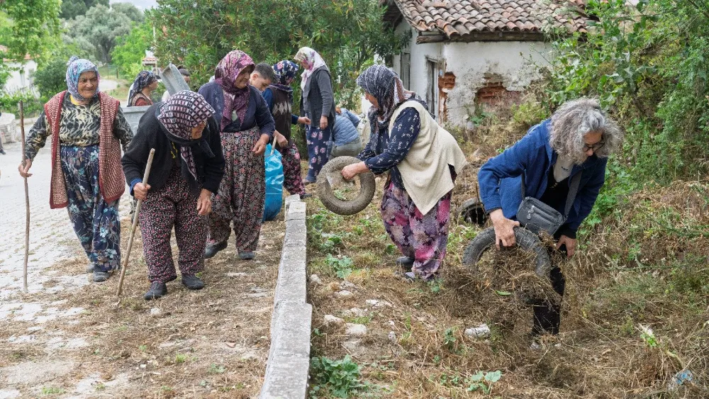 Yangınlara karşı tankerler hazır, köy sakinlerinden ot temizliğine destek 