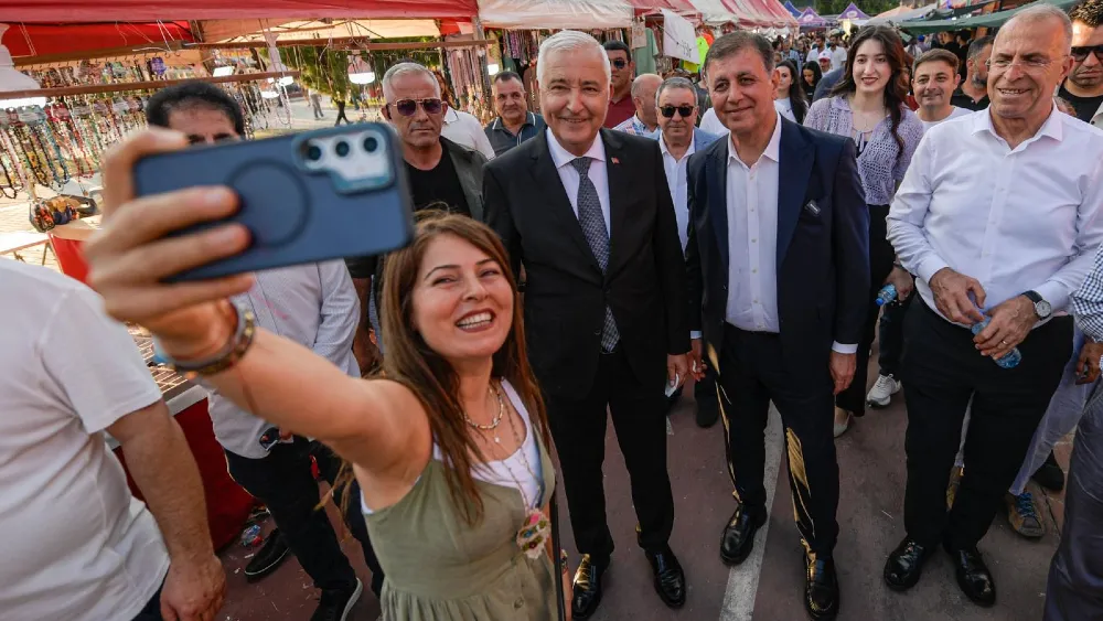 Tugay, Kemalpaşa Kiraz Festivali’nde konuştu: Bir ve bütünüz, gençler bu ülkenin emaneti