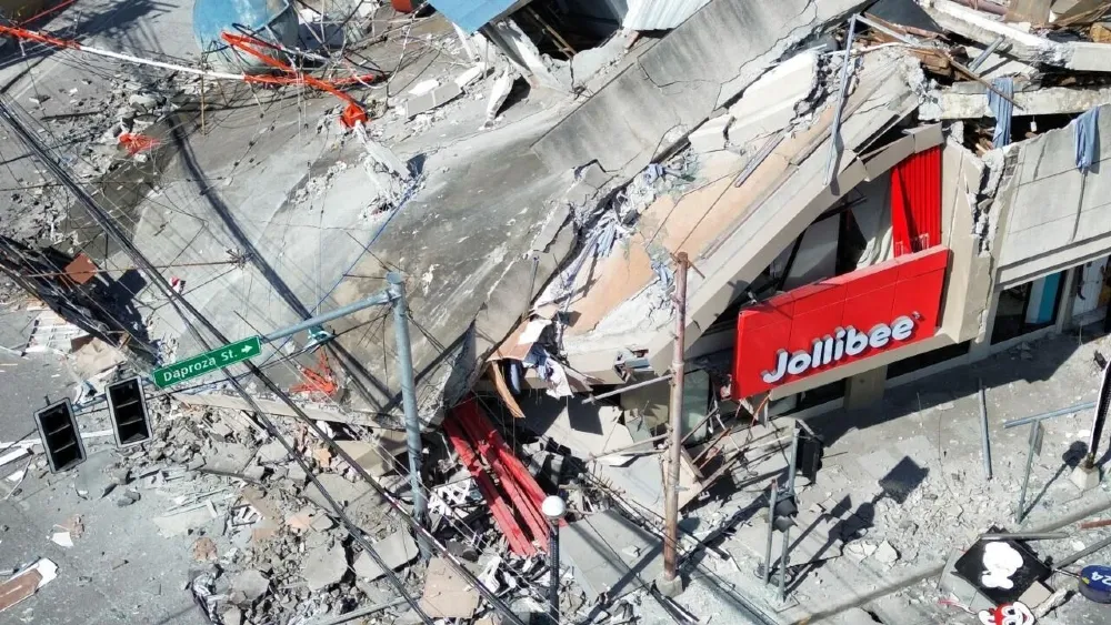 Filipinler'de yaşanan 7,8 büyüklüğünde deprem yıkıma yol açtı, Tsunami uyarısı yapıldı!