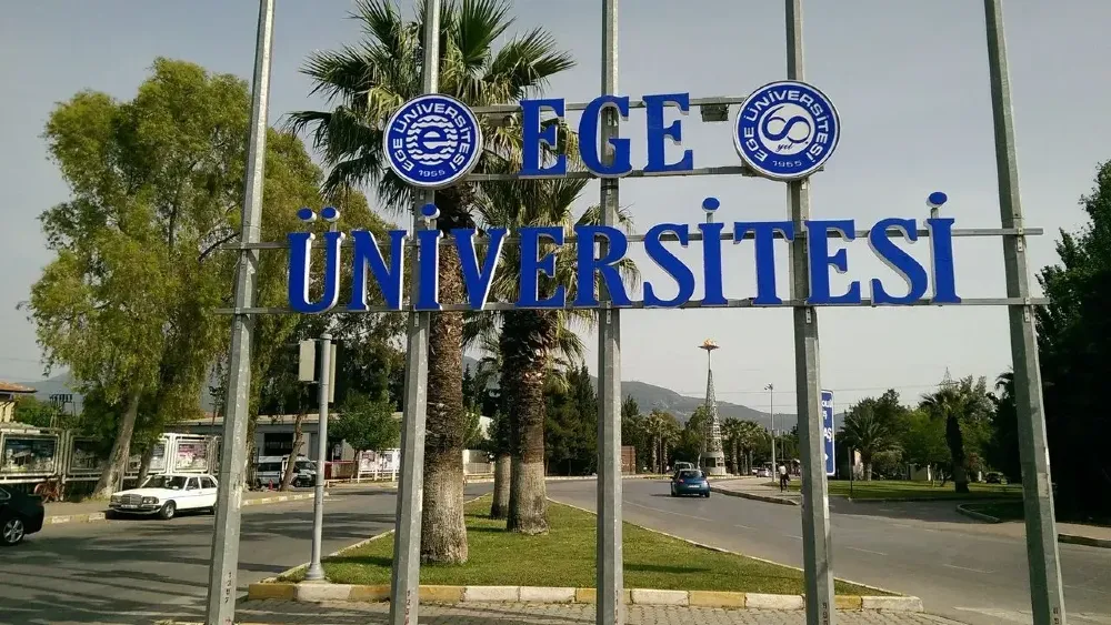 Ege Üniversitesi'ne 3.1 milyar liralık kamu zararı operasyonu...Eski başhekim de gözaltına alındı