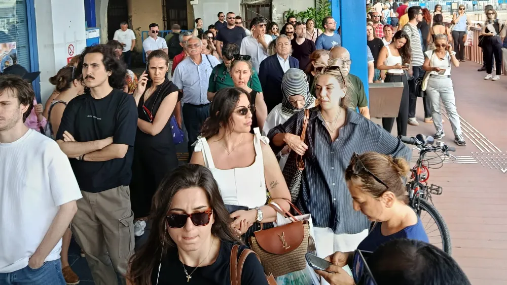 Vapur seferlerine rötar… Pasaport İskelesi iptal