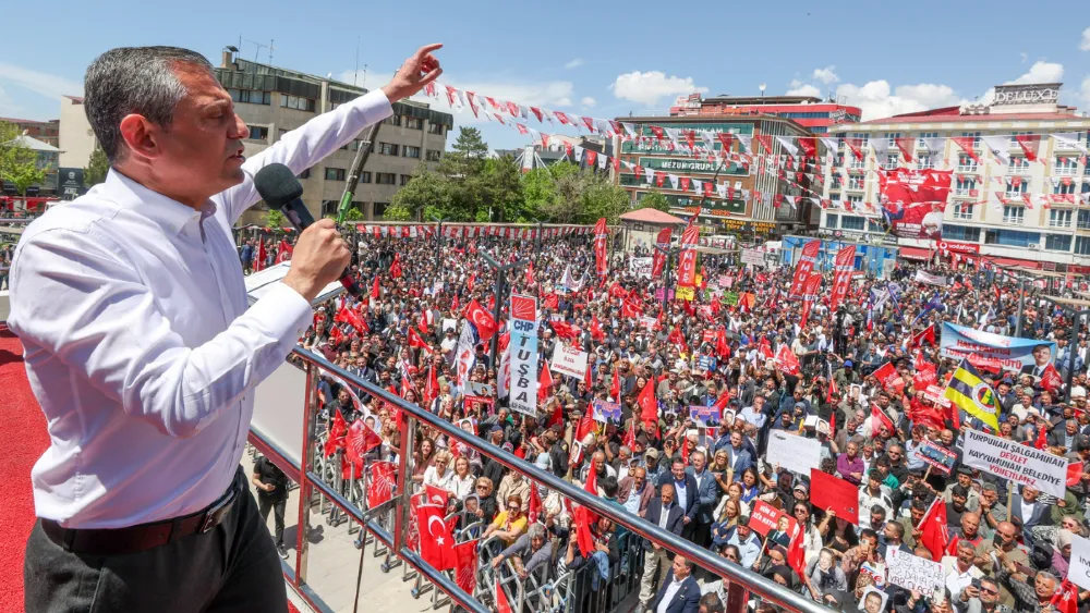 Özgür Özel'den yeni parti mesajı: Hazırlıklar yapılıyor, üç aşamalı planla hareket edeceğiz