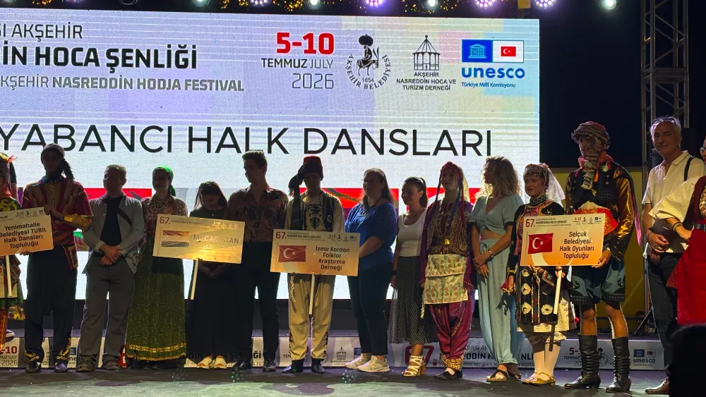 Efes Selçuk Halk Oyunları Ekibi’nin performansı büyük beğeni aldı