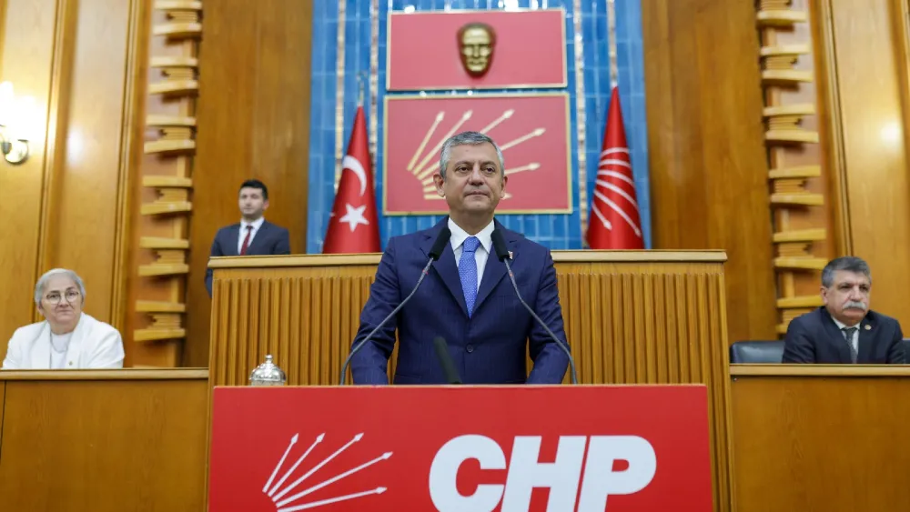 Özgür Özel'den Yeni Parti açıklaması: Umudu burada tüketirsen, millet umudu yeni partide arar
