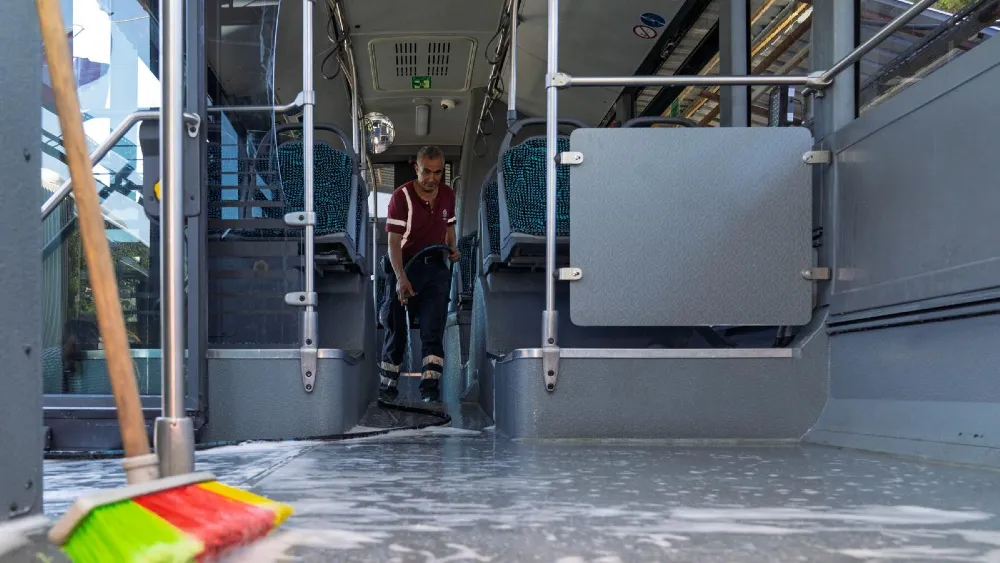 İzmir'in otobüslerinden ayda 2 bin 200 ton su tasarrufu
