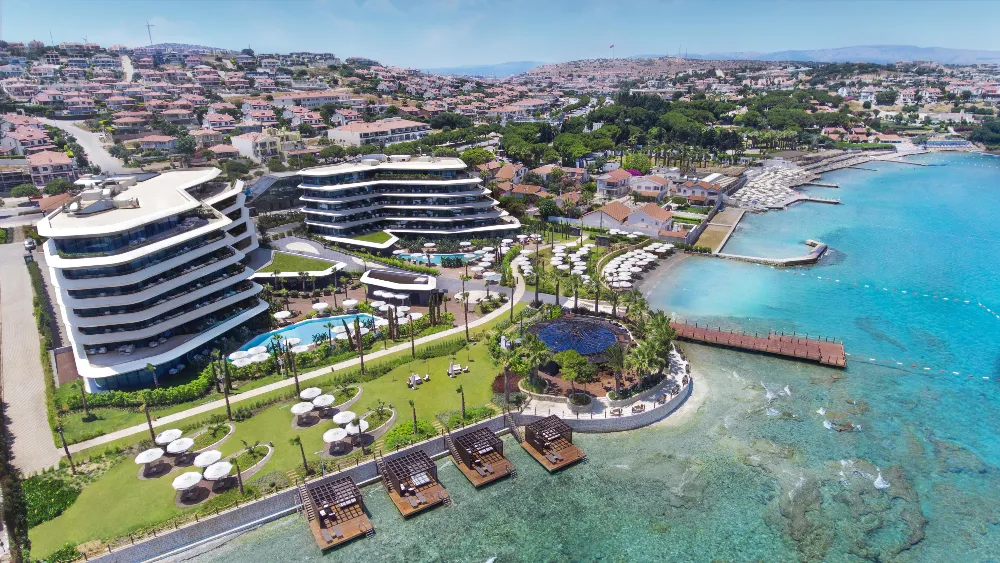Çeşme’de şok iddia… Halkın kumsalı 54 kişinin bahçesi oldu!