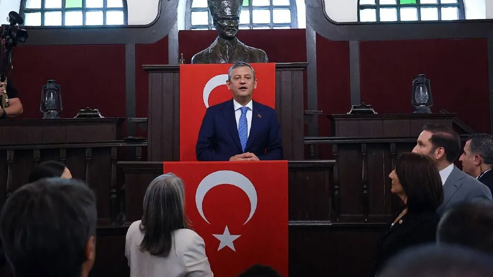 YENİ Parti’den ilk karar: Özgür Özel Genel oy birliği ile seçildi