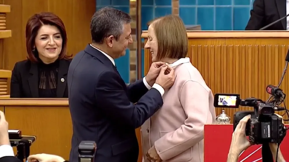 YENİ Parti’ye geçmekten son anda vazgeçen Manisa Vekili Kavaf için AK Parti iddiası
