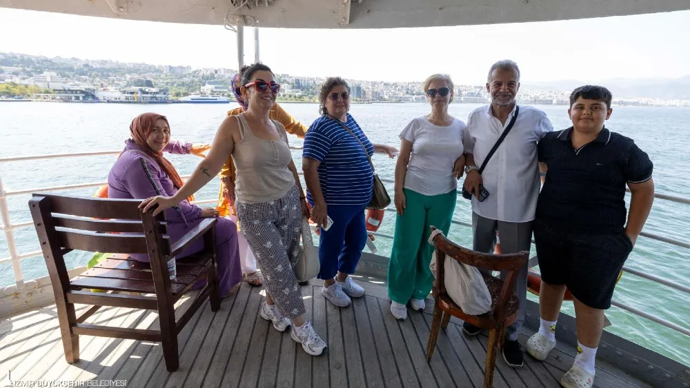 İzmirliler Körfez turuyla nefes aldı