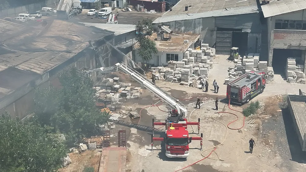 Bayraklı’daki yangın korkuttu