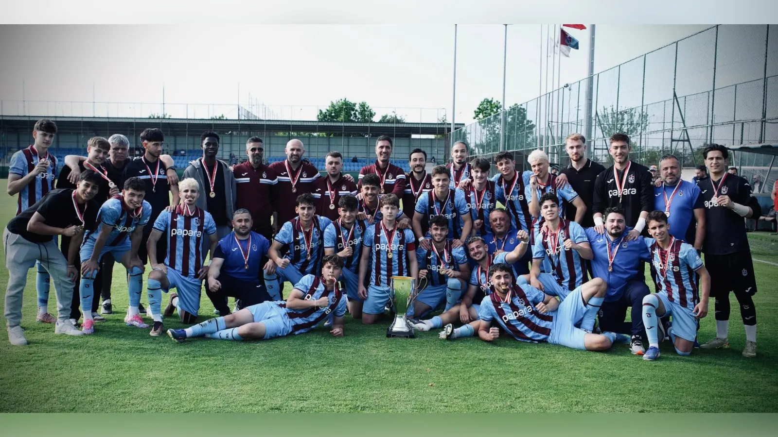 Trabzonspor U19 Takımı, UEFA Gençlik Ligi'nde finale yükselen ilk Türk takımı olma başarısını gösterdi.