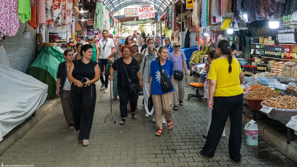 Kültür gezileriyle İzmir’i keşfettiler