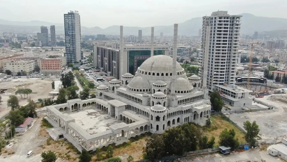 İzmir’in 108 aydır bitmeyen camisi için Diyanet çağrısı
