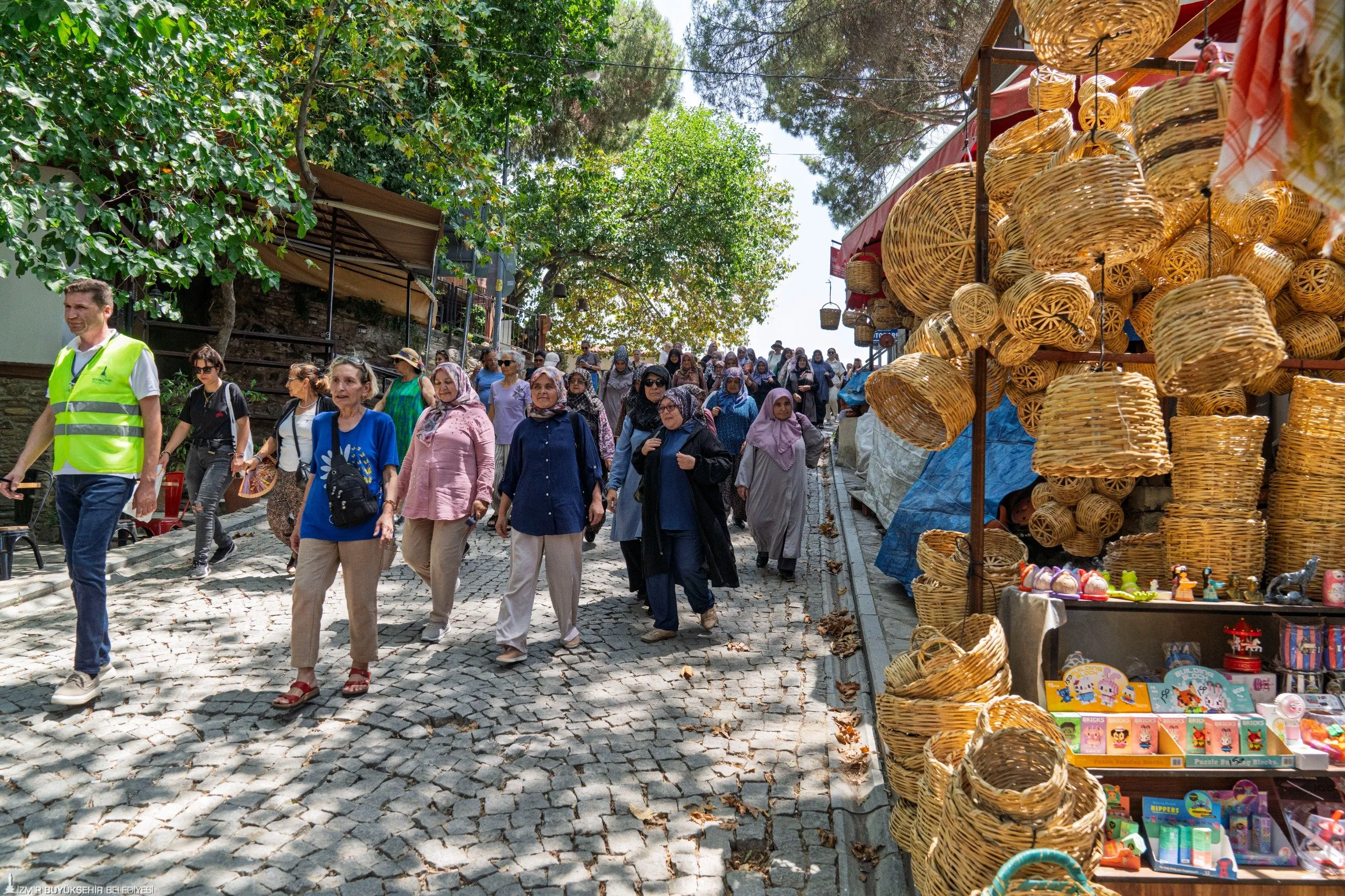 İzmir Büyükşehir Belediyesi iki yılda toplam 3 bin kişiyi İzmir tarihi ve doğal güzellikleriyle buluşturdu.