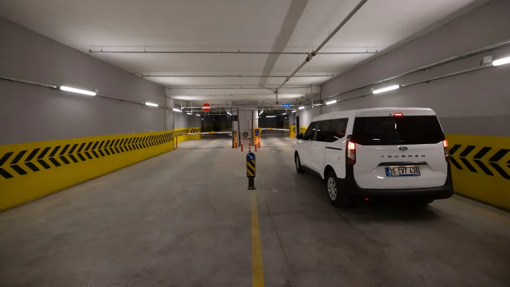 Balçova’da ulaşım rahatladı: Araçlar otoparka, yolcular metroya