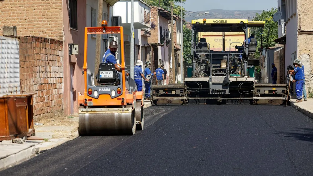 Büyükşehir’den Küçük Menderes’te asfalt hamlesi... 16 kilometrelik yol yenilendi
