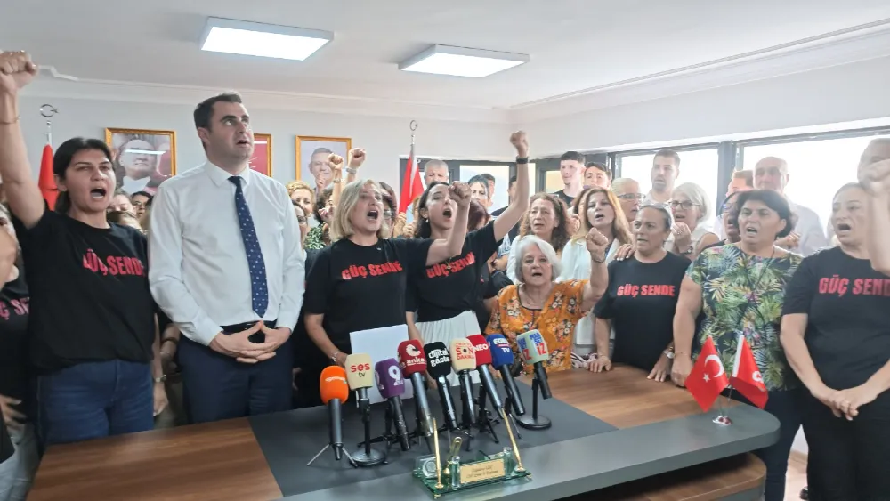 CHP’de görevden alınan kadın kollarından atamalara tepki: İktidarın değirmenine su taşıyorlar!