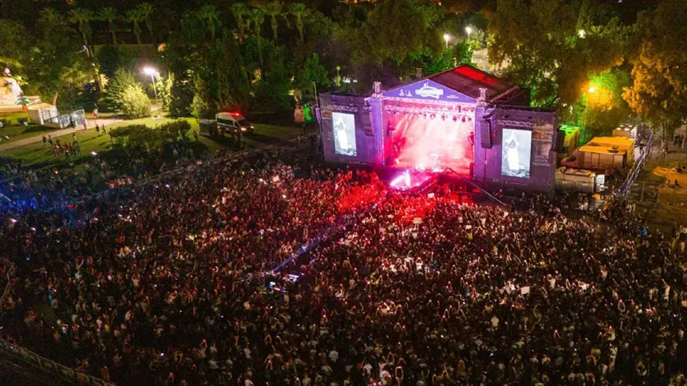 Çim konserleri için 60 milyonluk teklif!