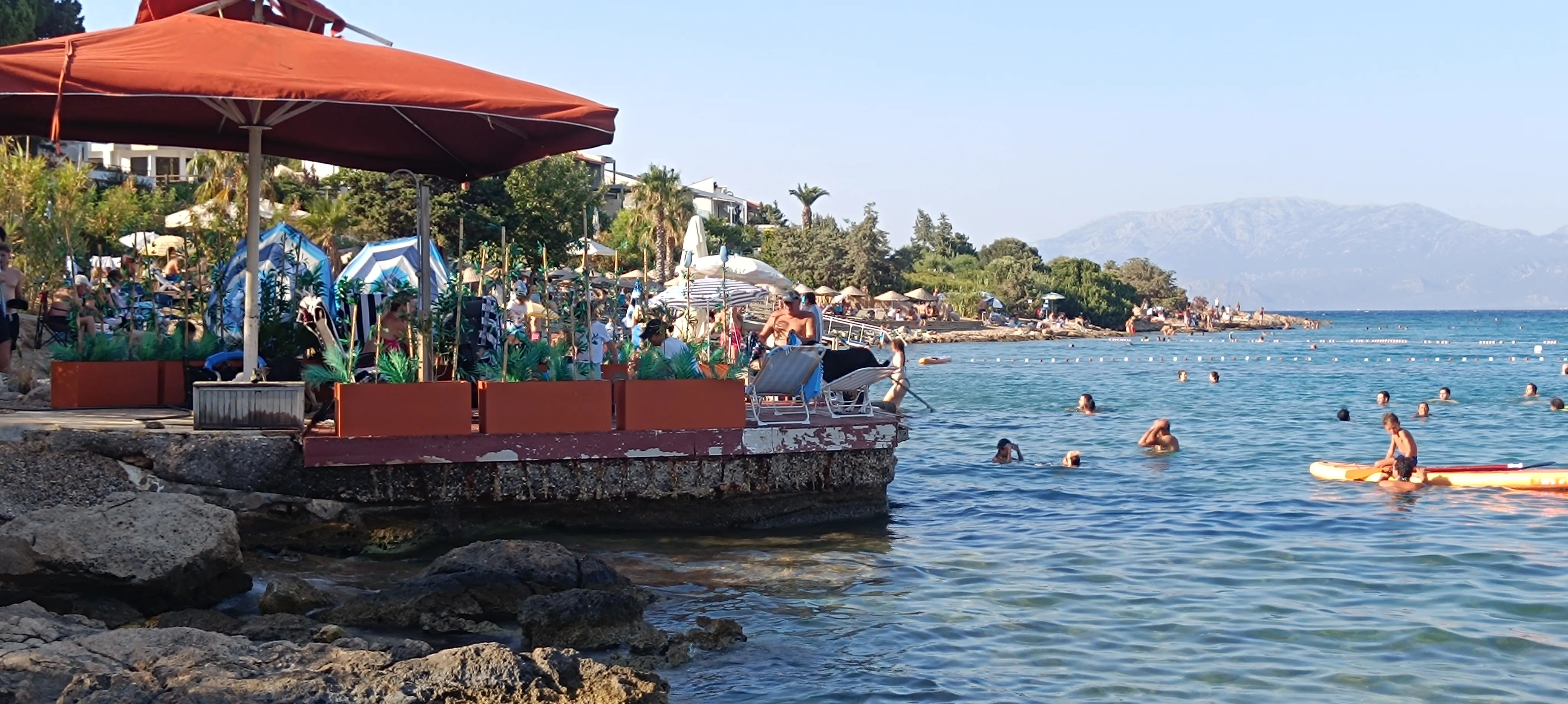 Özel alana çevrilen iskele bölgedeki tatilcileri isyan ettirdi.
