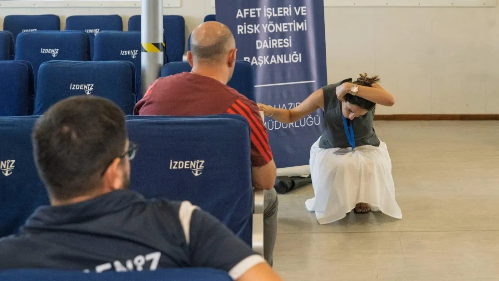 İZDENİZ personeline uygulamalı afet ve yangın eğitimi