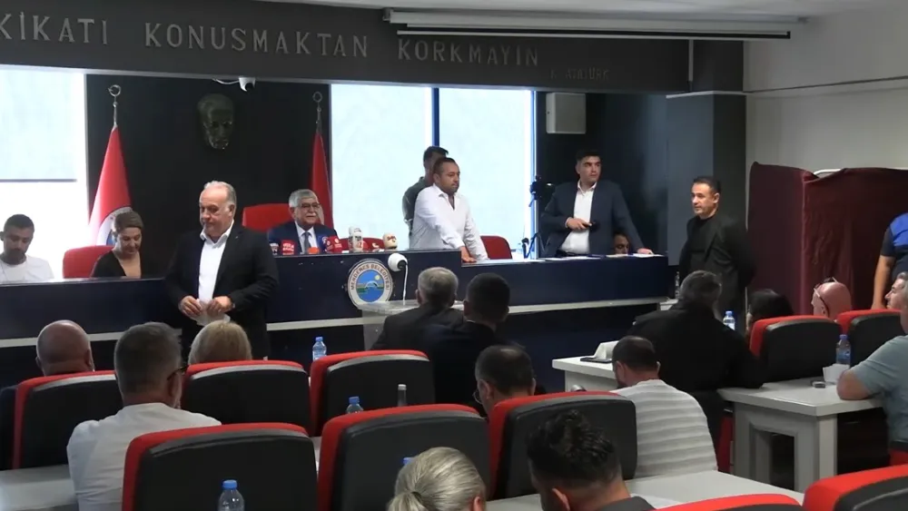 Menderes seçimlerinde 3. turu da Şen kazandı, CHP'liler salonu terk etti