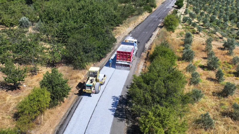 Başkan Dutlulu Gördes Belediye Başkanı Büke'ye yatırımla yanıt verdi