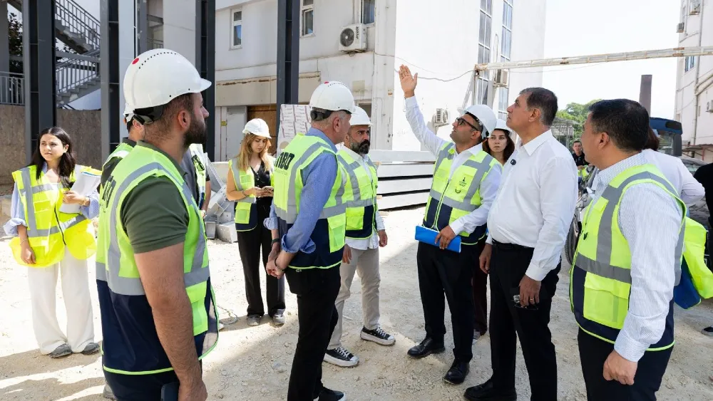 Eşrefpaşa Hastanesi’nin yeni ek hizmet binasında incelemelerde bulunan Tugay: Her şeyin yolunda olduğunu görmekten mutlu oldum