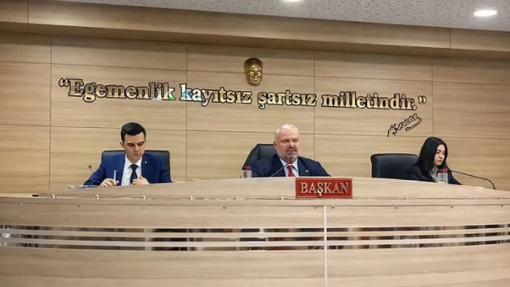 Menemen'de üç meclis üyesi AK Parti'ye geçiyor