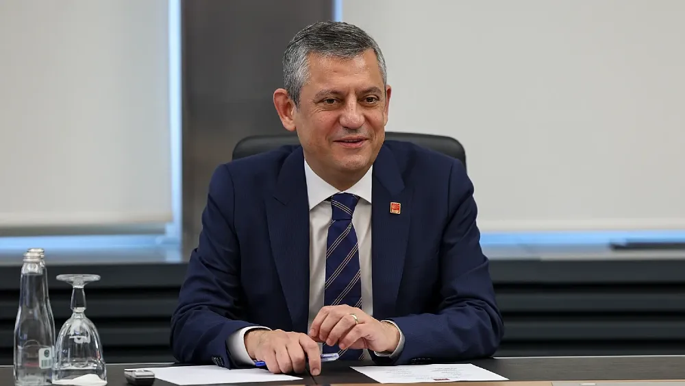 Özgür Özel’den CHP’ye Menderes suçlaması: Belediyelerde olan bir suçüstü hali