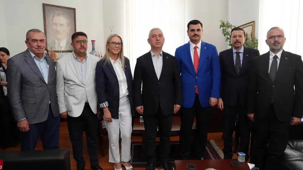AK Partili İnan, ‘Siyasette rakibiz ama düşman değiliz’ dedi, Bergama’ya 144 milyon liralık kredi desteğini açıkladı
