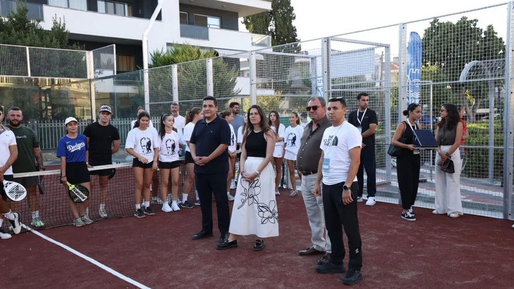 Çeşme’de spora yeni yatırım: 16 Eylül Kurtuluş Parkı’na padel kortu kazandırıldı