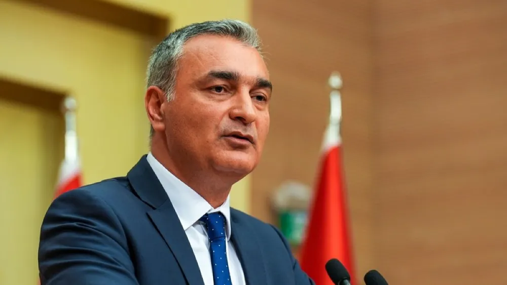 Müslim Sarı’dan Özgür Özel’e: CHP'li belediye başkanlarını taciz etmekten vazgeçsin