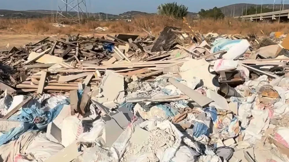 Çeşme’de doğaya ihanet… Kuşların yaşam alanını çöplüğe çevirdiler